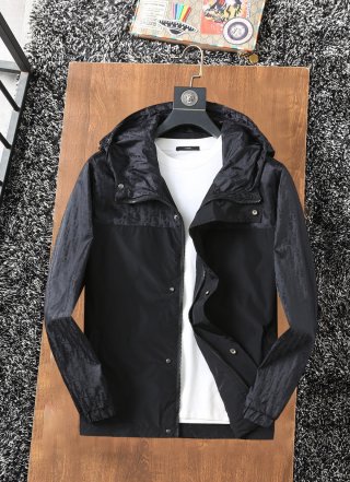 Hoodies & Sweatshirts