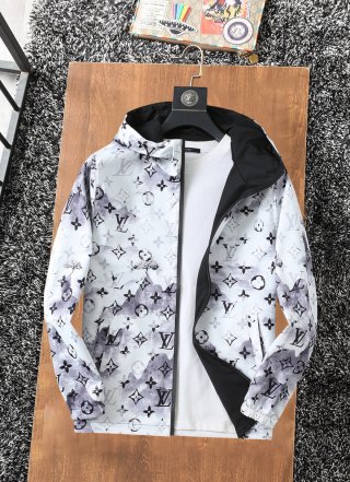 Hoodies & Sweatshirts