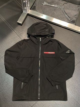 Hoodies & Sweatshirts