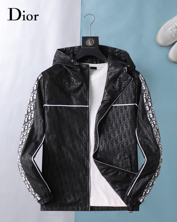 Hoodies & Sweatshirts