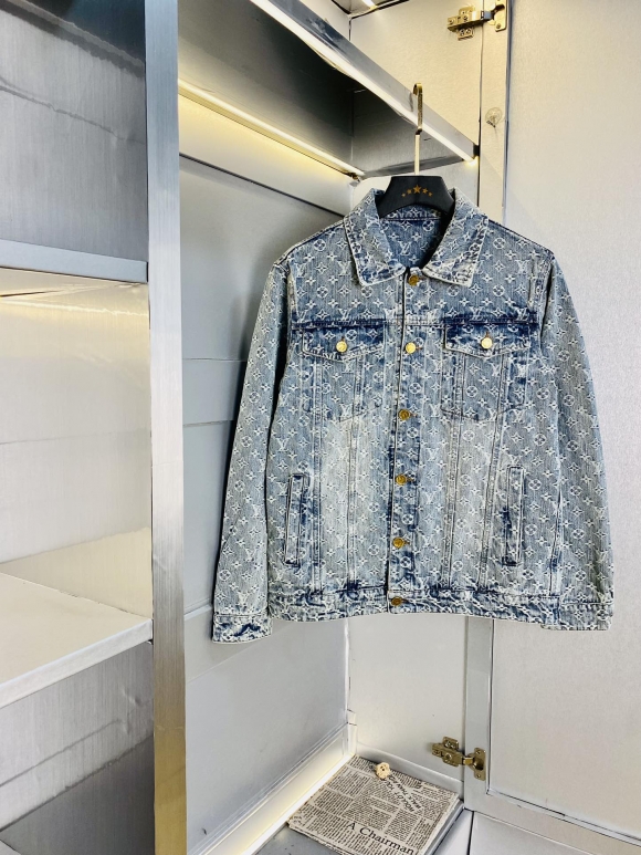 Coats & Jackets