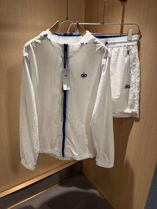 Hoodies & Sweatshirts