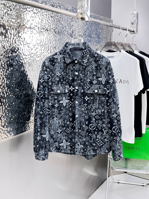 Coats & Jackets