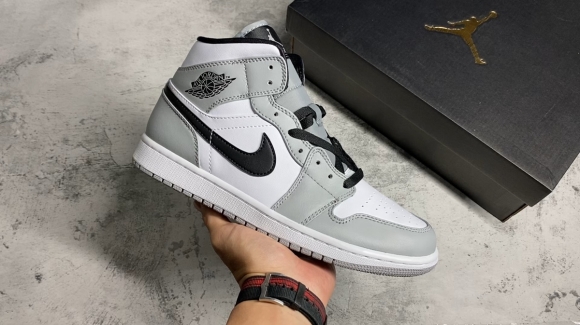 AirJordan1MidSHOES