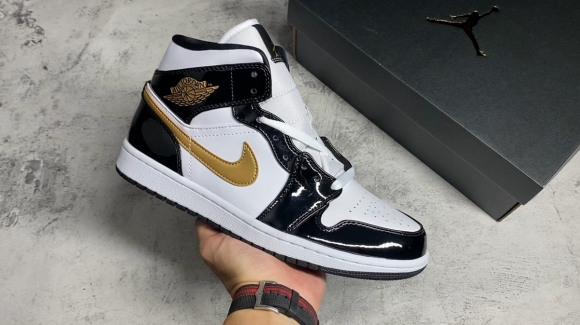 AirJordan1MidSHOES