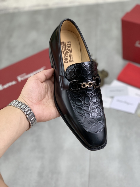 FerragamoSHOES