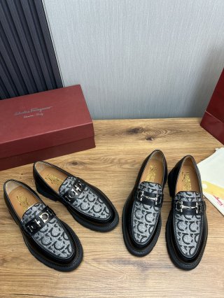 FerragamoSHOES
