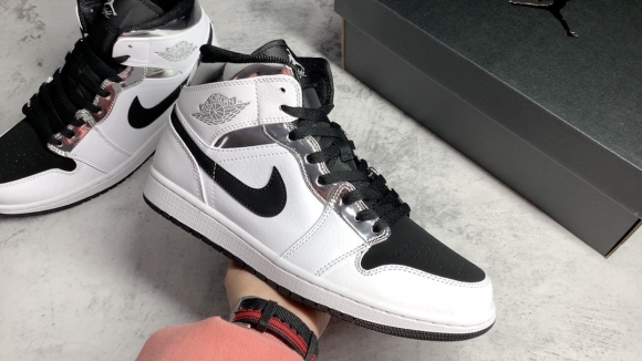 AirJordan1MidSHOES
