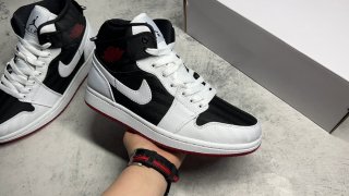 AirJordan1MidSHOES