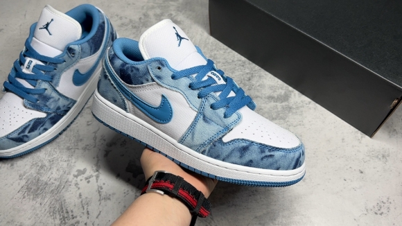 AirJordan1LowSHOES