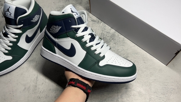 AirJordan1MidSHOES