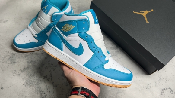 AirJordan1MidSHOES