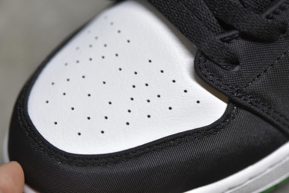 AirJordan1MidSHOES