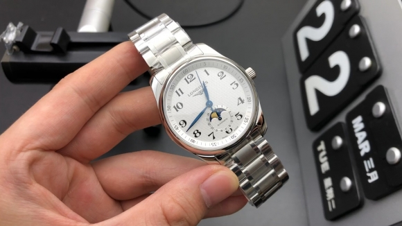 LONGINES