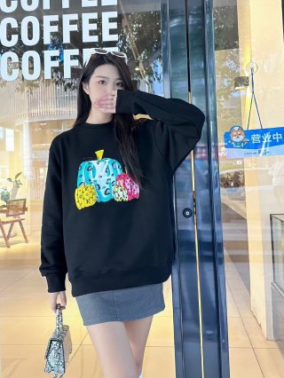 Hoodies & Sweatshirts