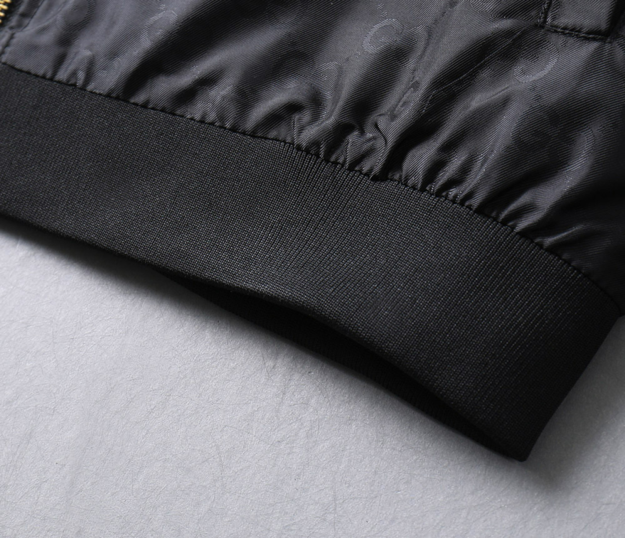 Hoodies & Sweatshirts