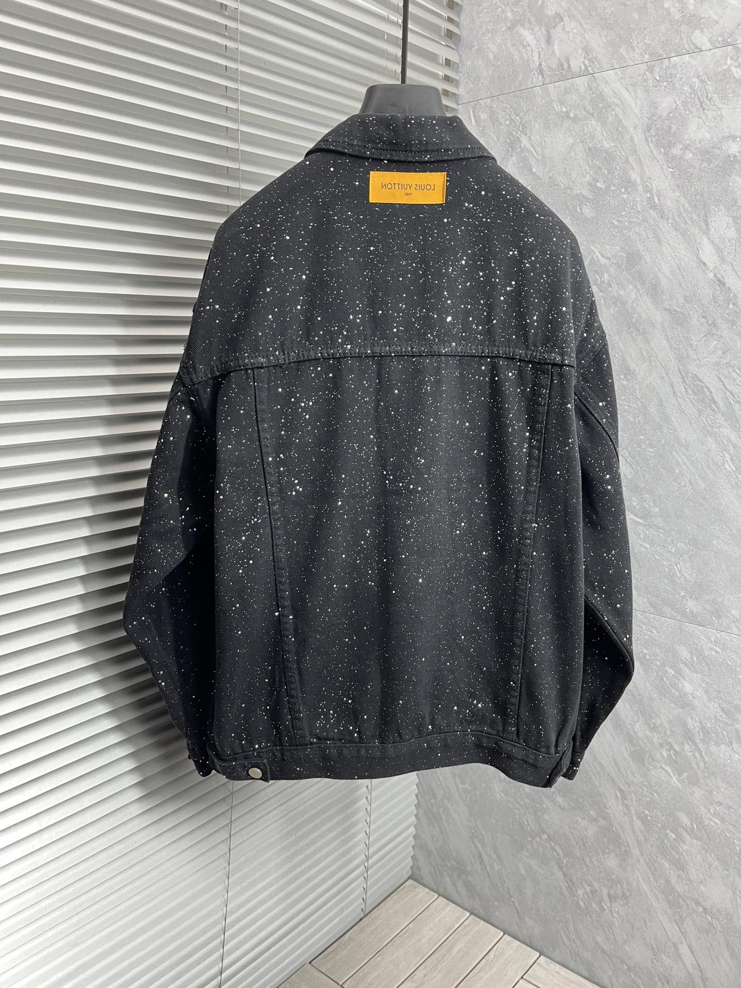 Coats & Jackets