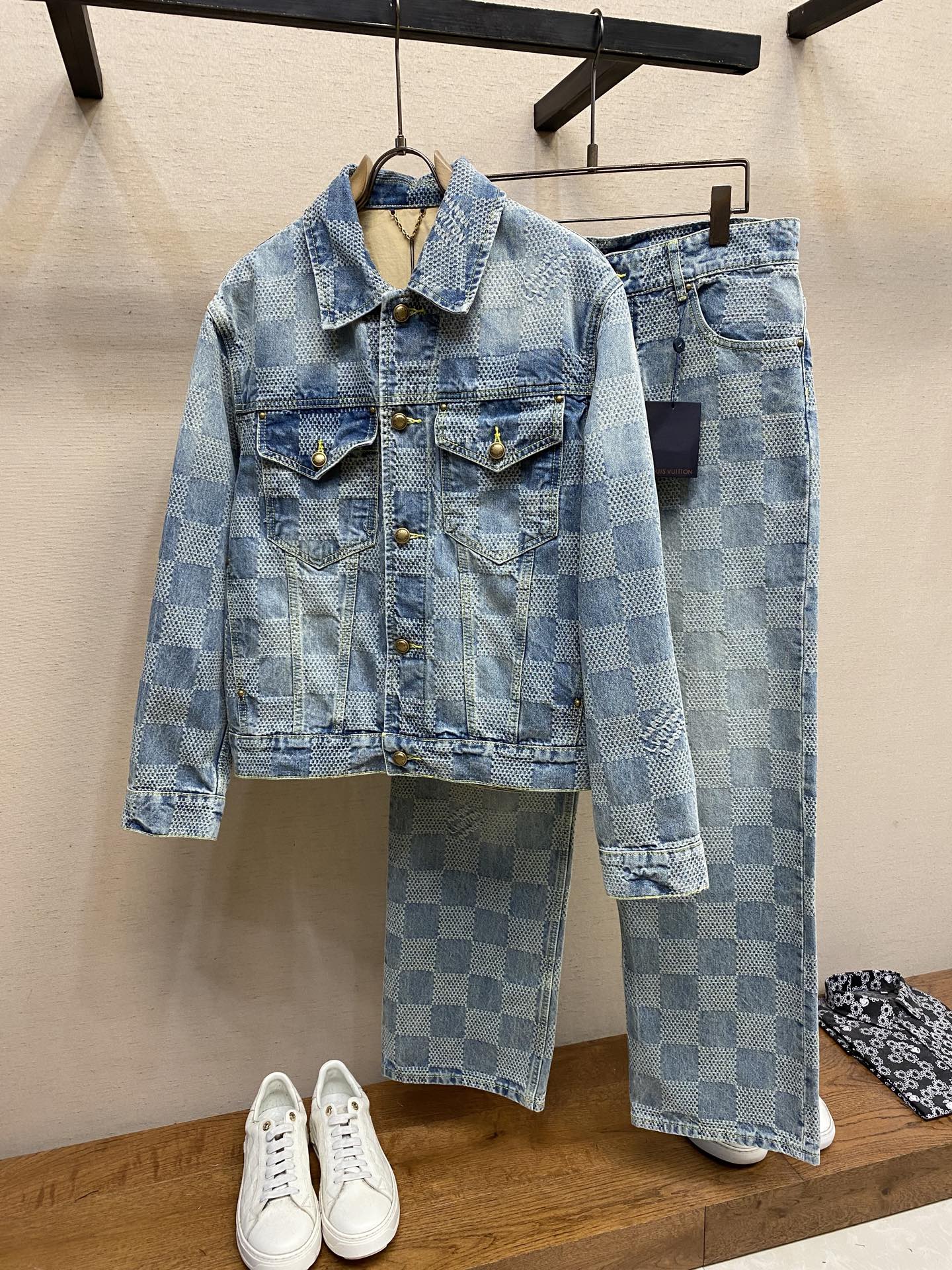 Coats & Jackets