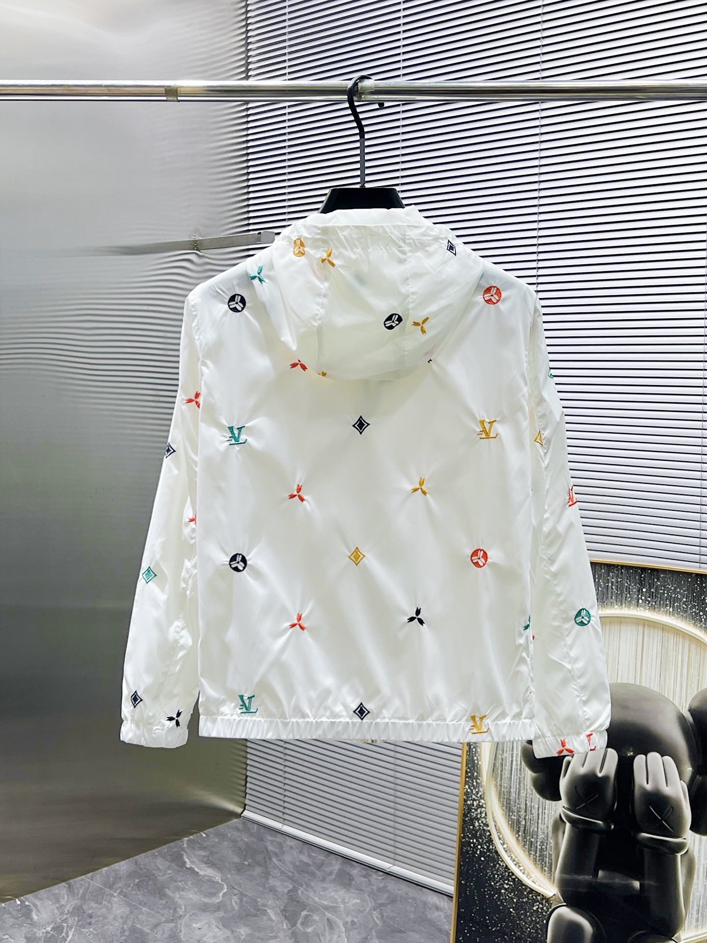 Hoodies & Sweatshirts