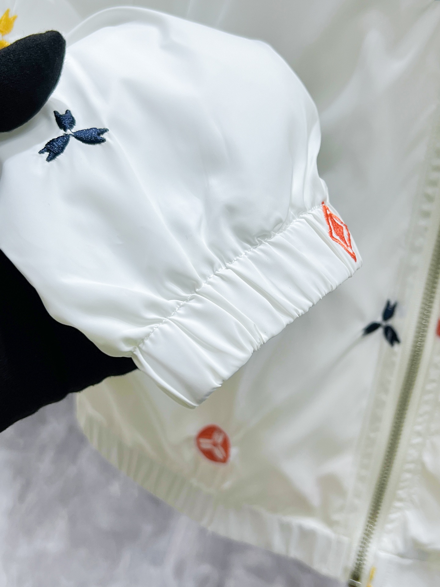 Hoodies & Sweatshirts