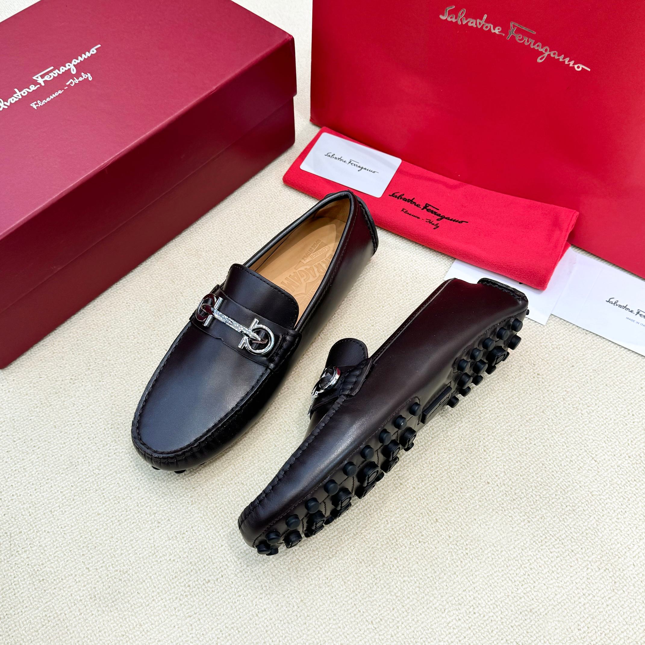 FerragamoSHOES