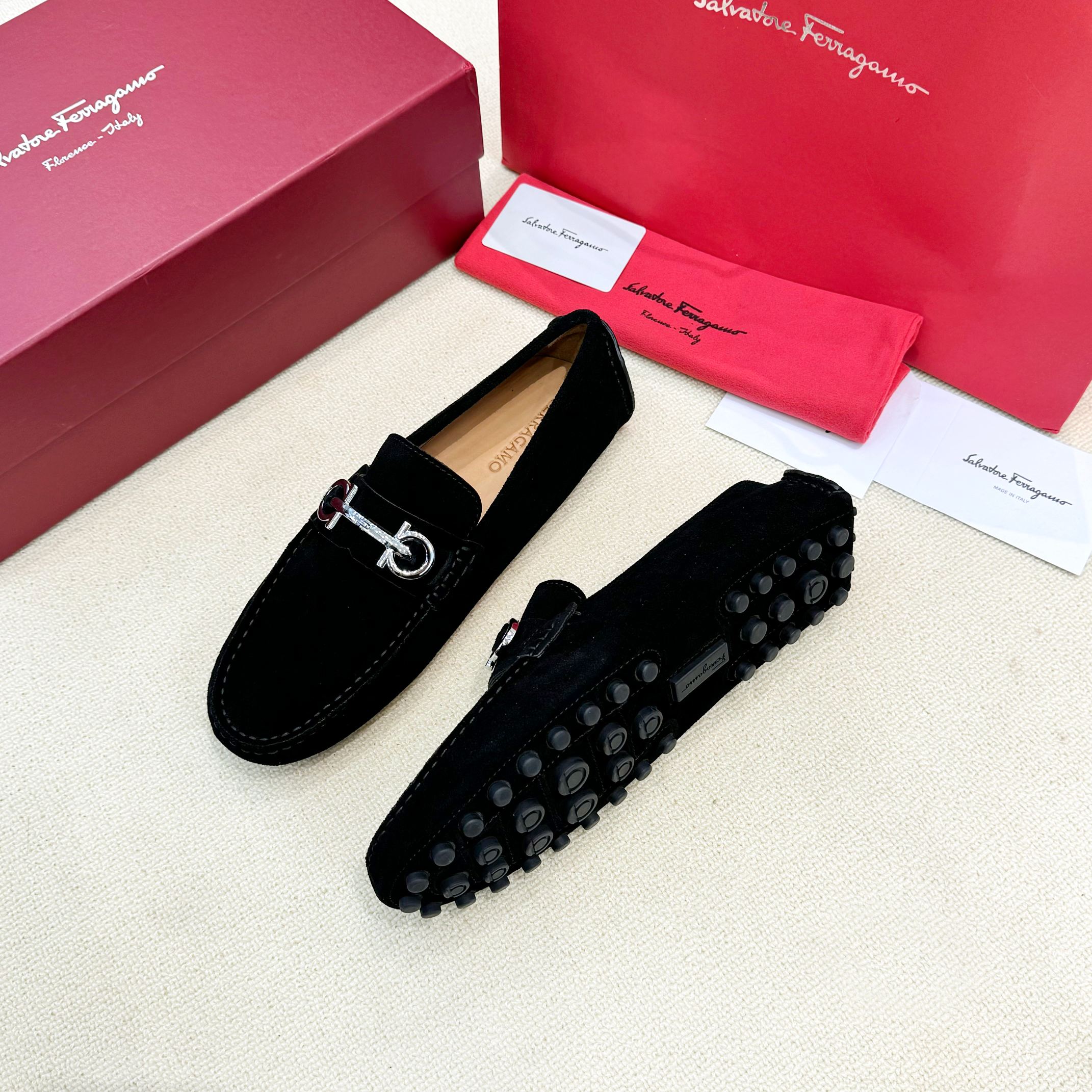 FerragamoSHOES