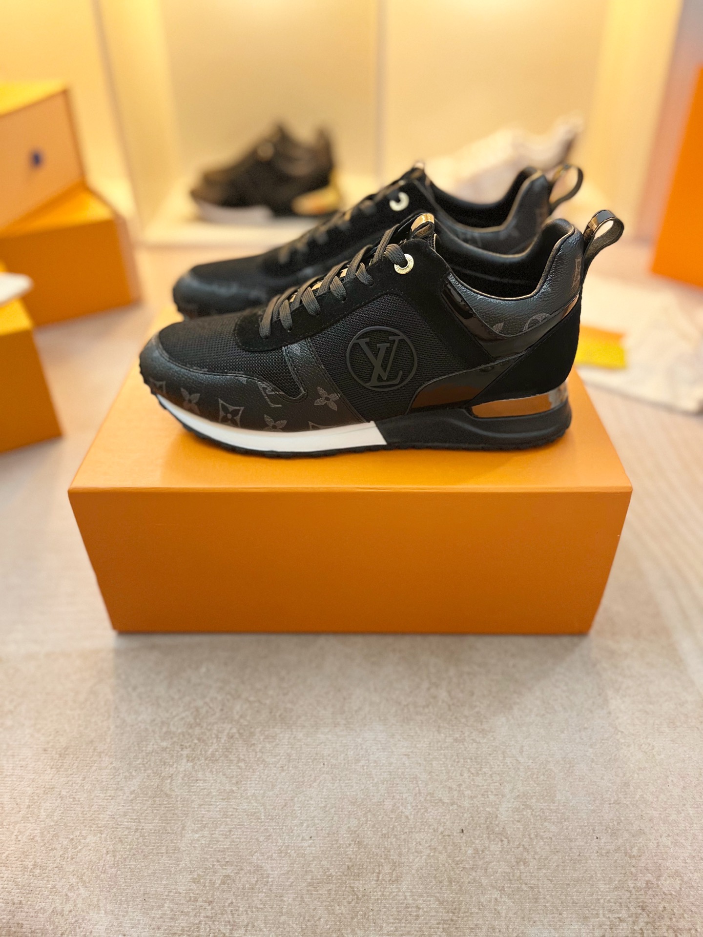 LVShoes