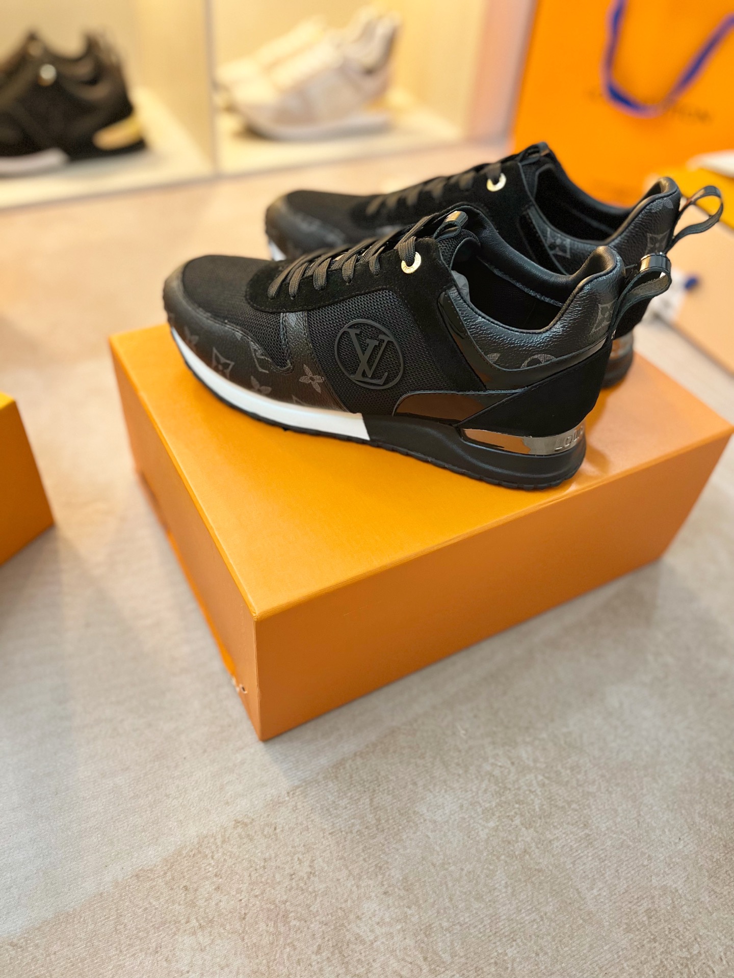 LVShoes