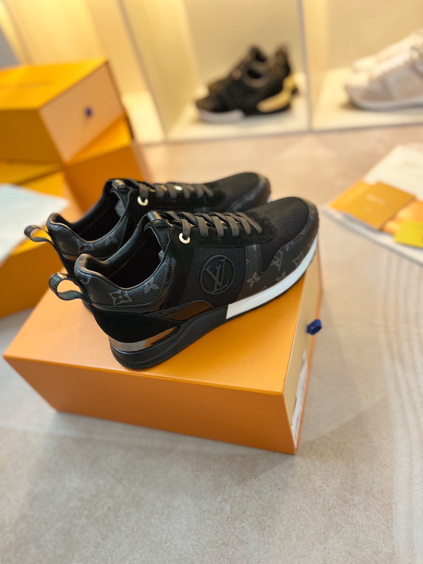 LVShoes