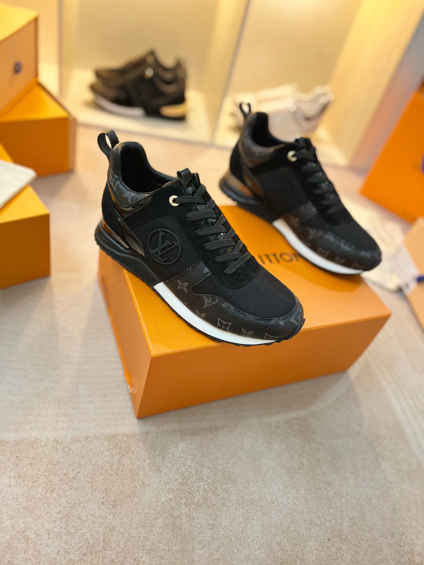 LVShoes