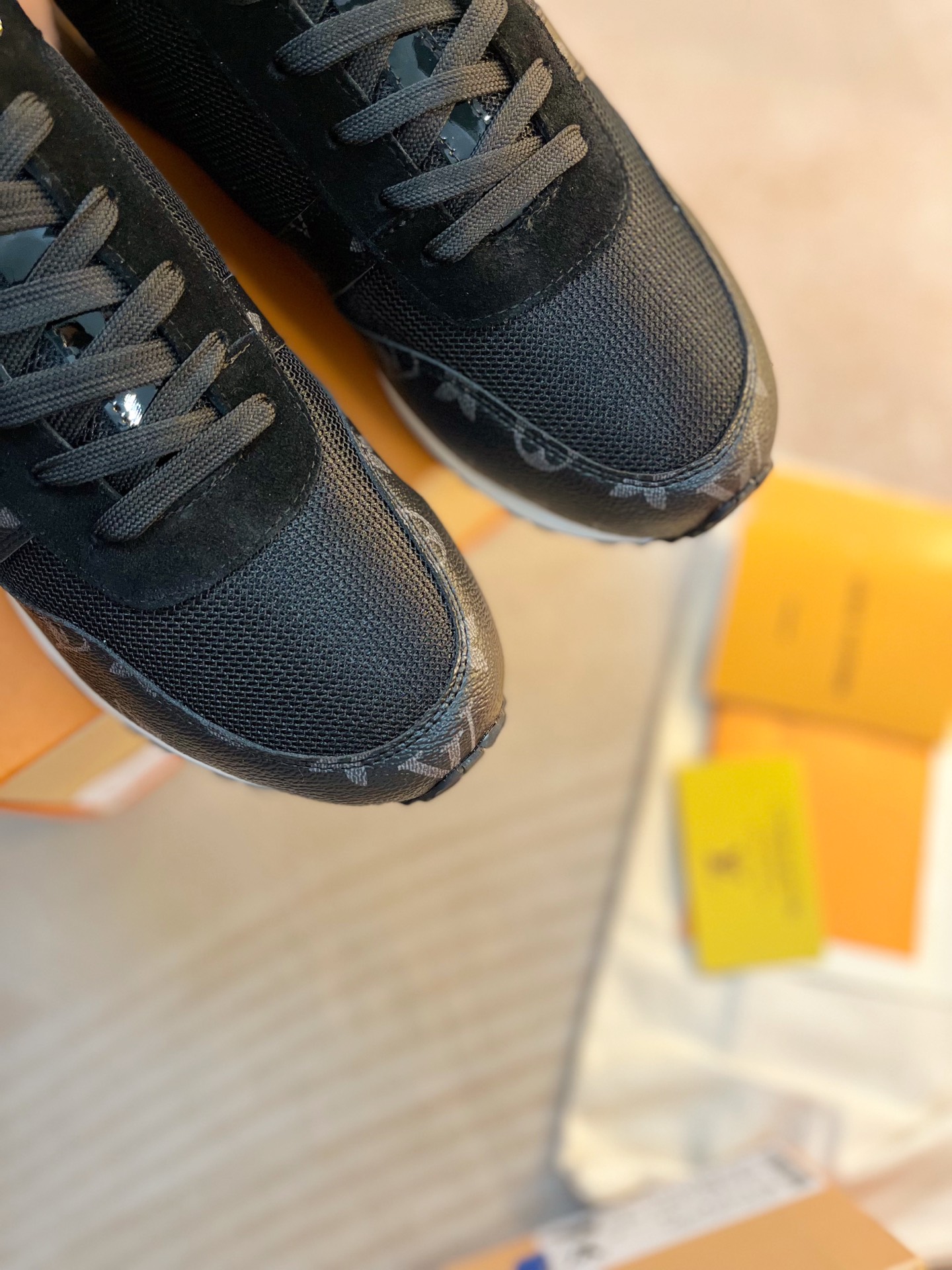 LVShoes
