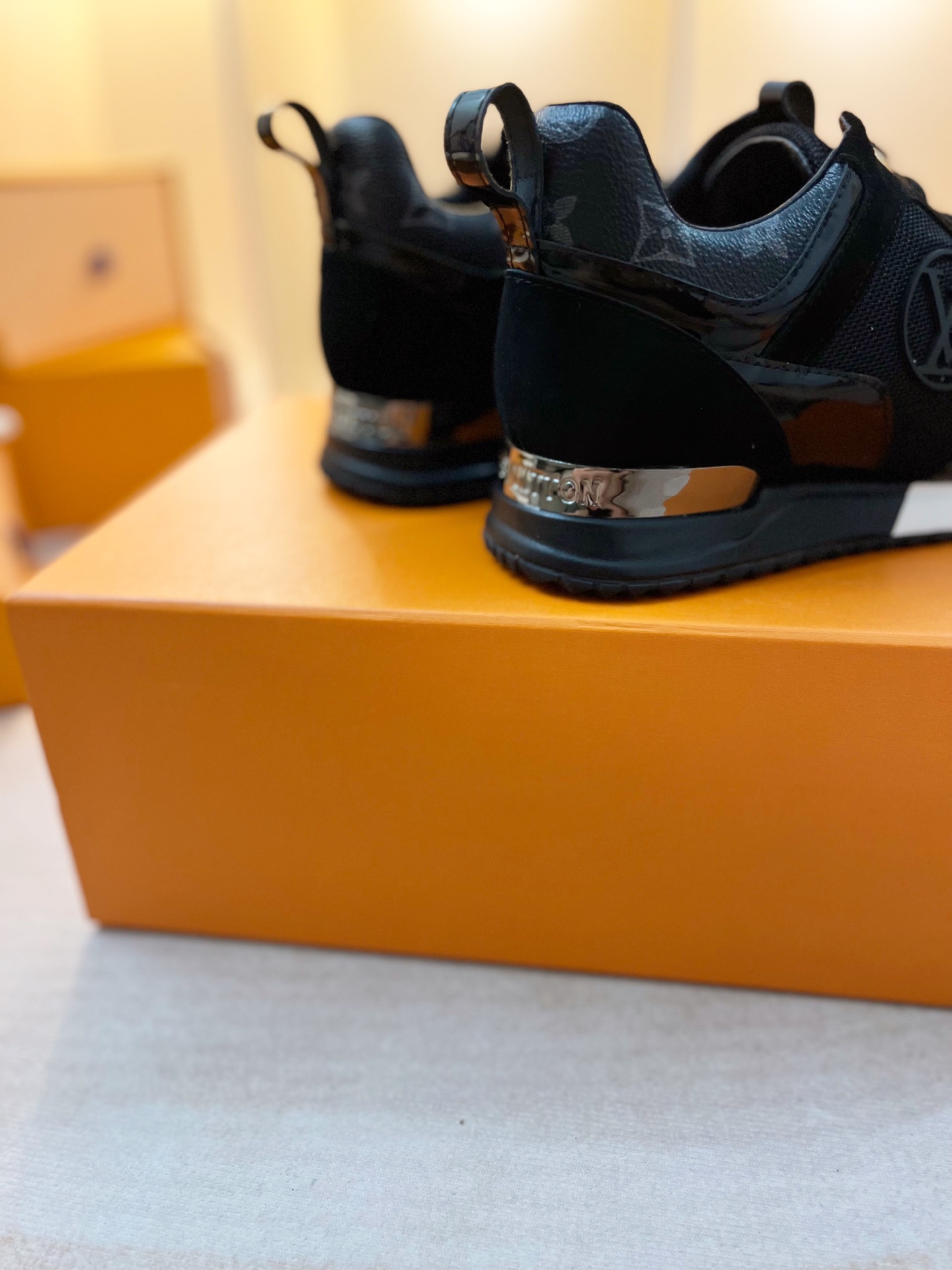 LVShoes