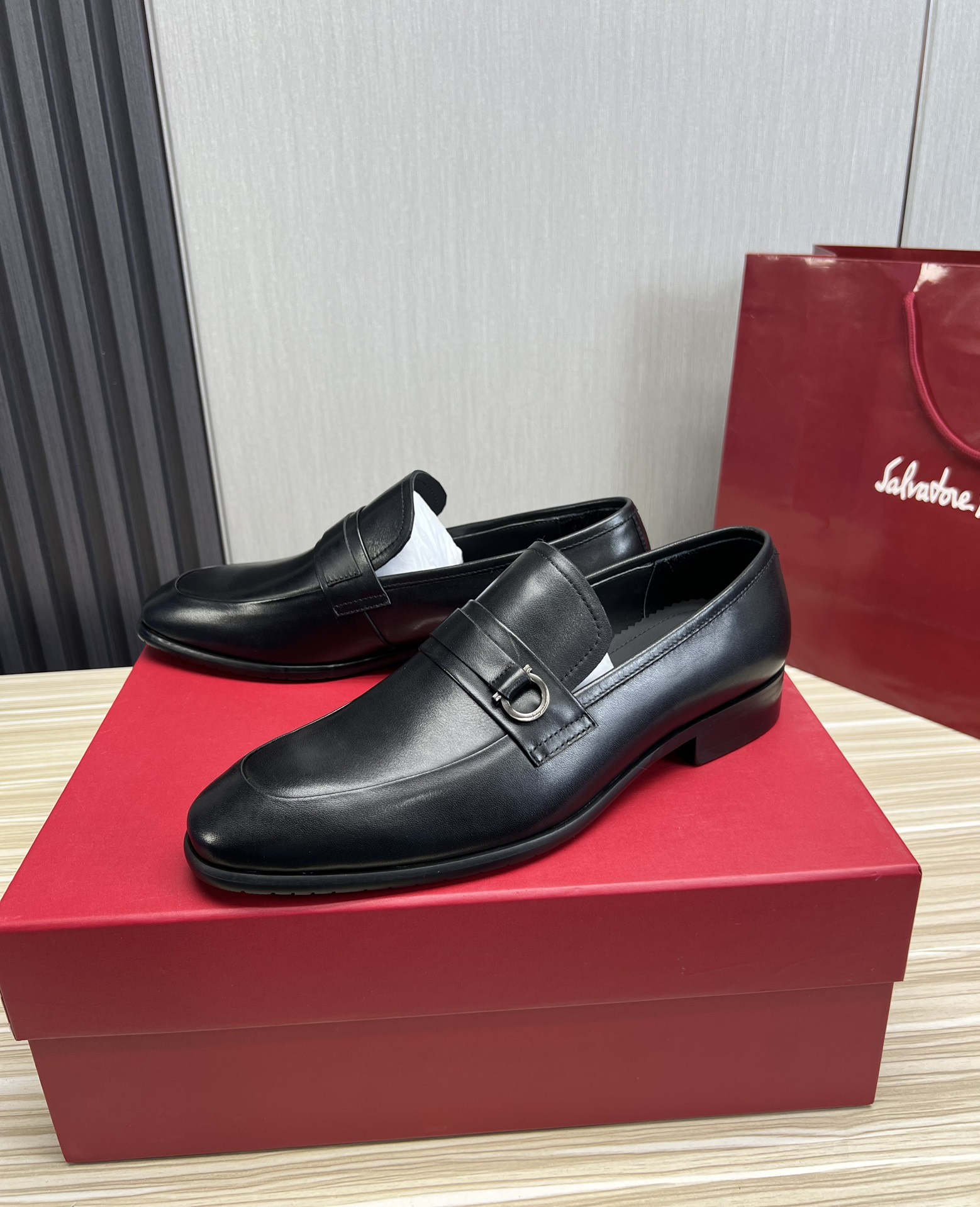 FerragamoSHOES