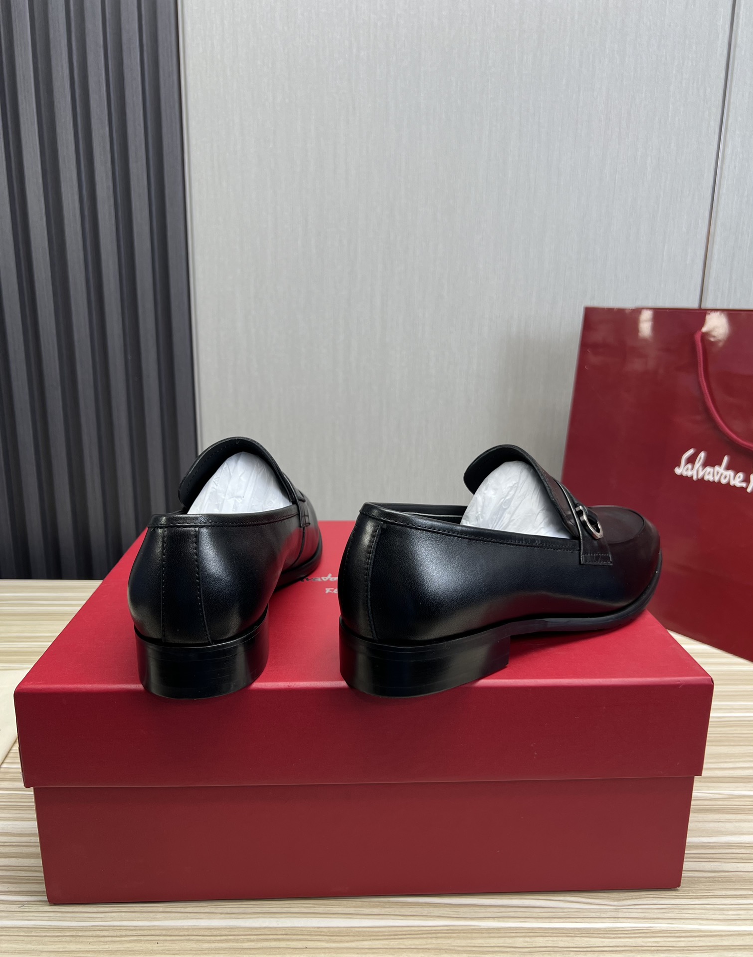 FerragamoSHOES