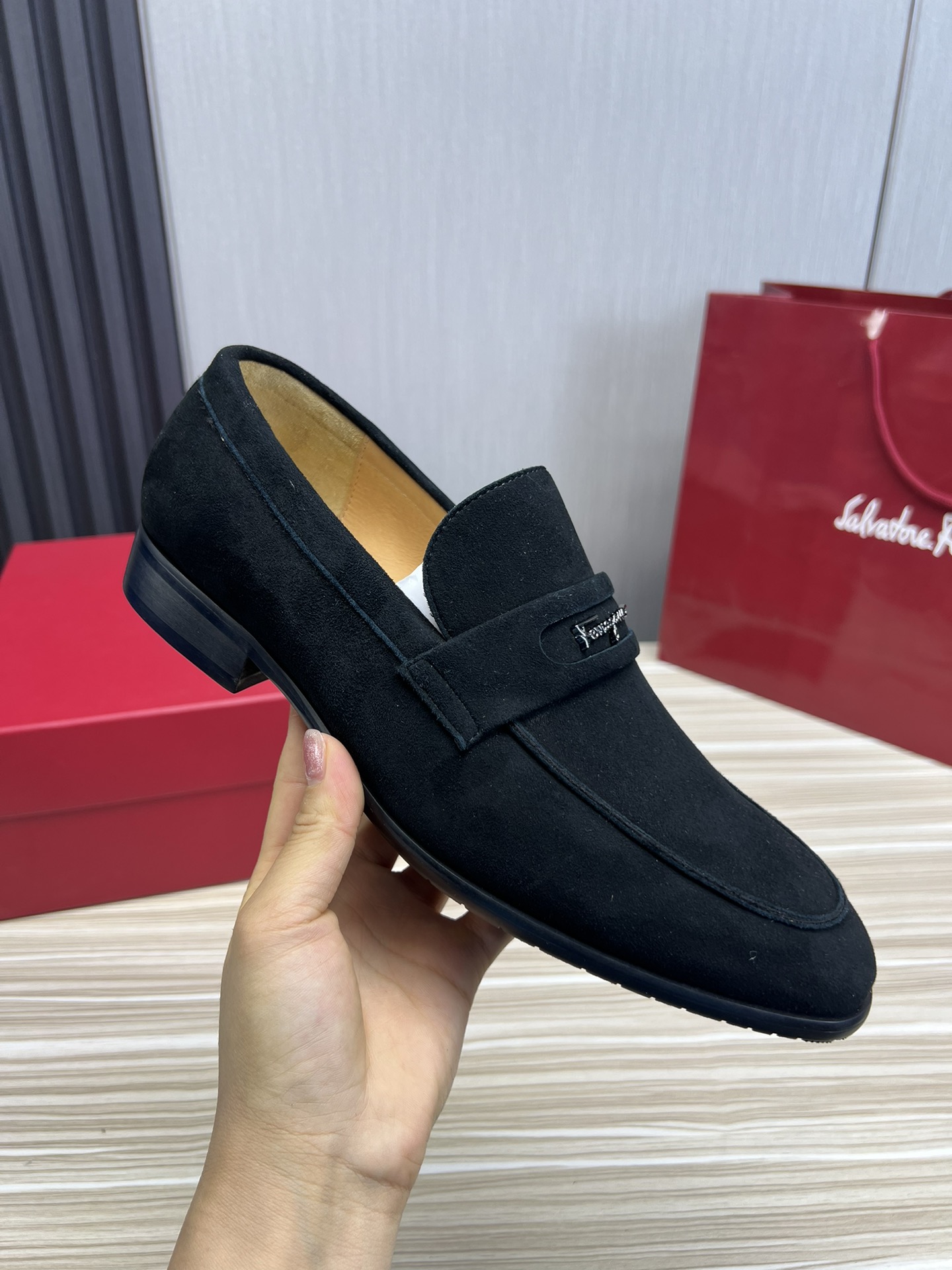 FerragamoSHOES