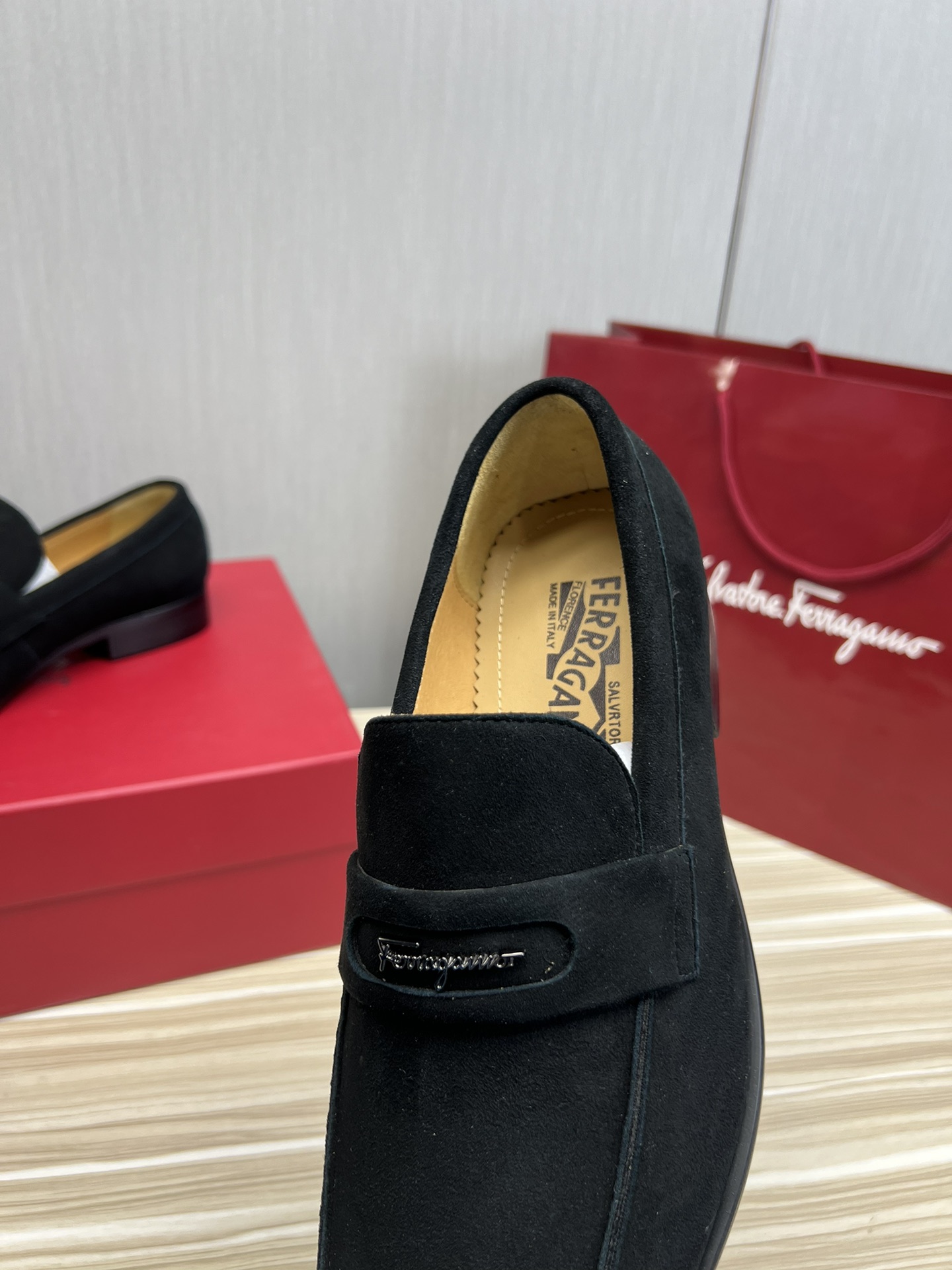 FerragamoSHOES
