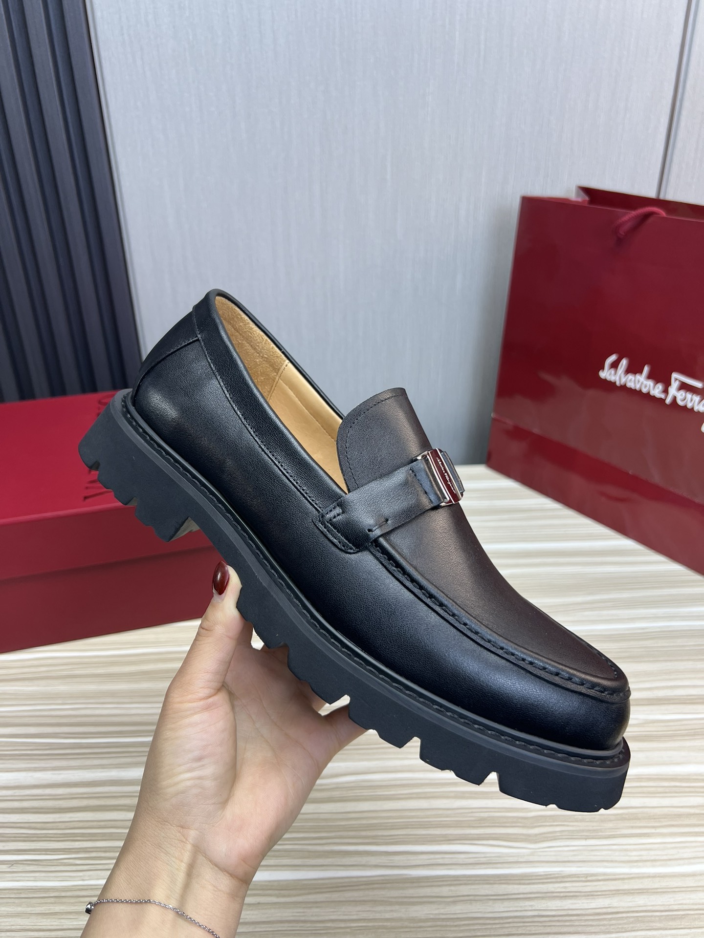 FerragamoSHOES