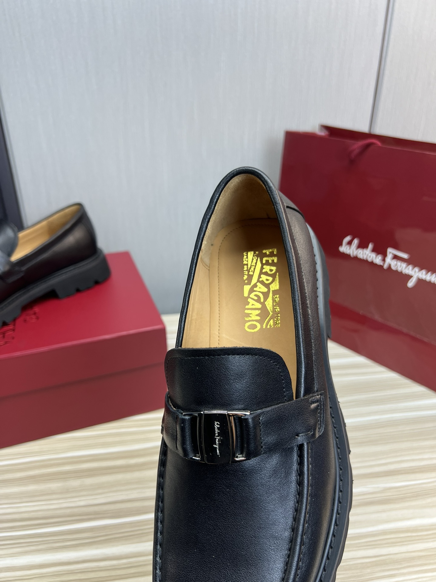 FerragamoSHOES