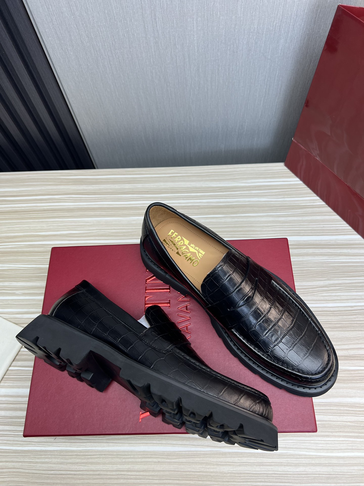 FerragamoSHOES