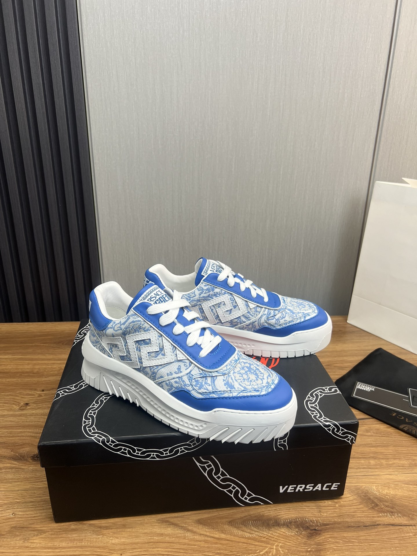 VersaceSHOES