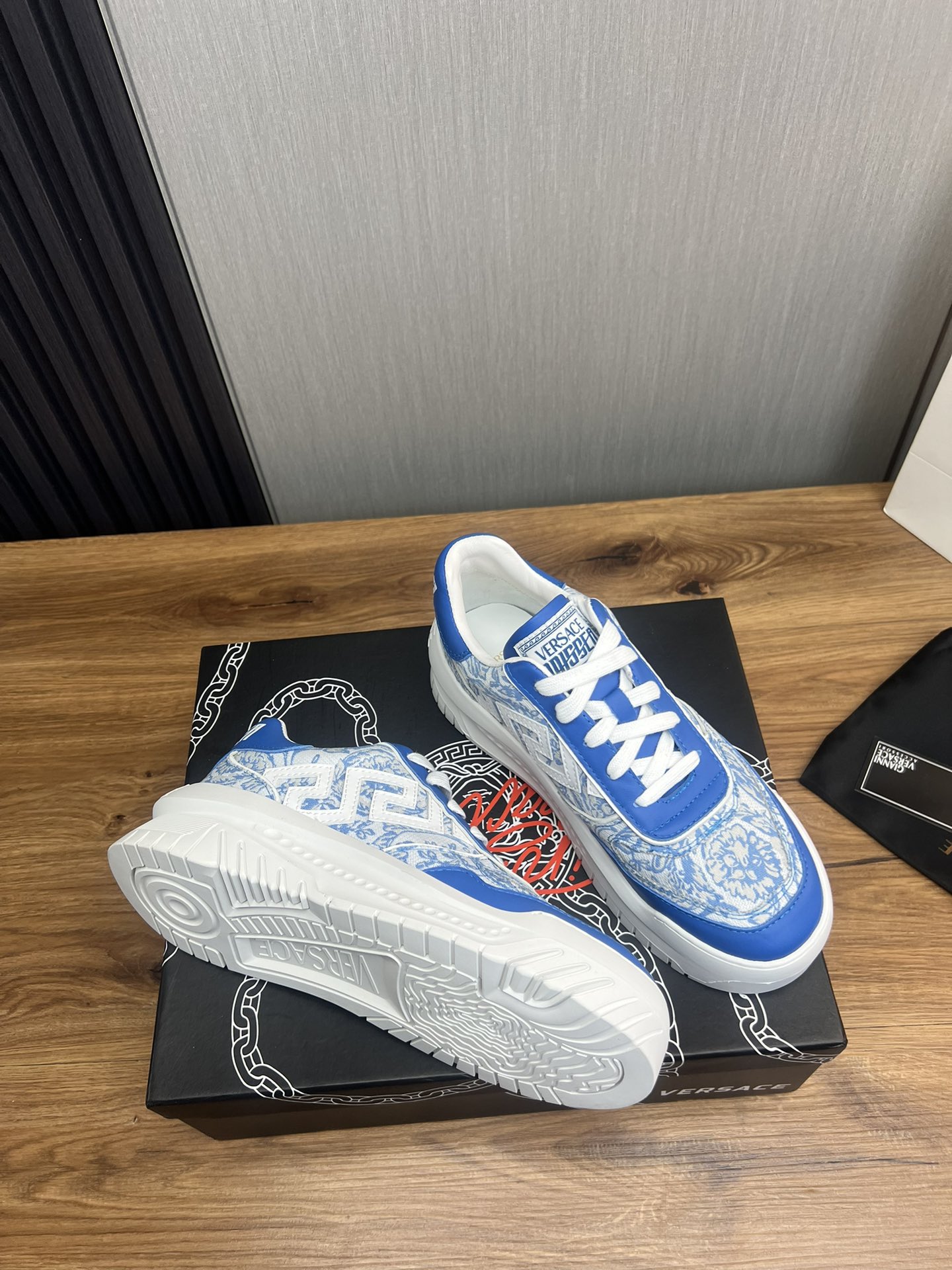 VersaceSHOES
