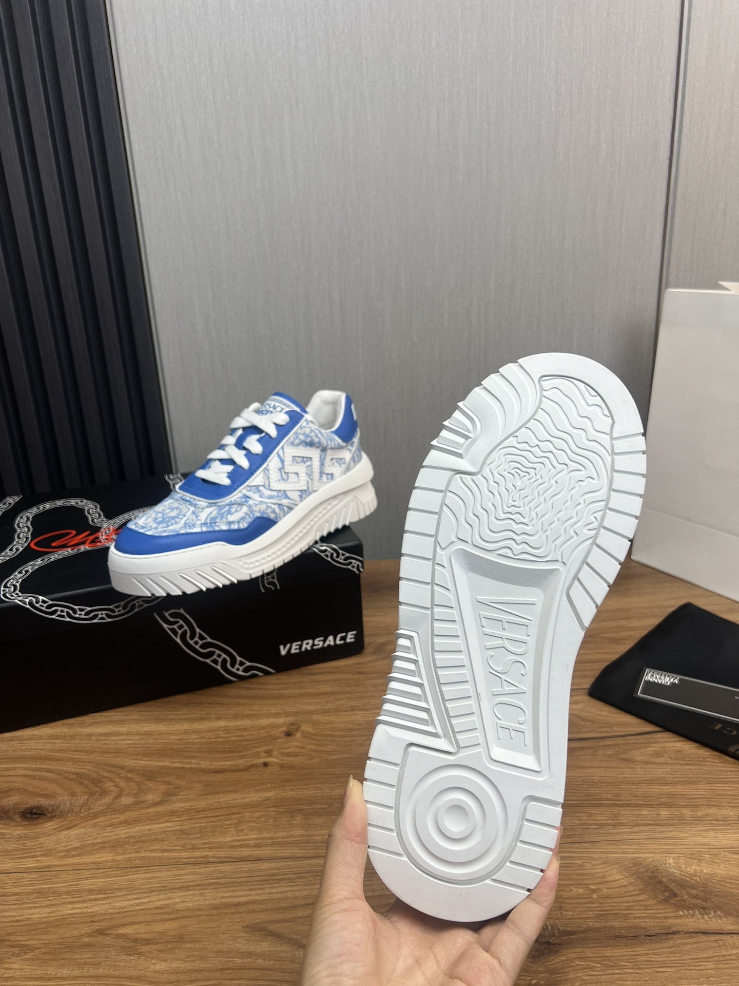 VersaceSHOES