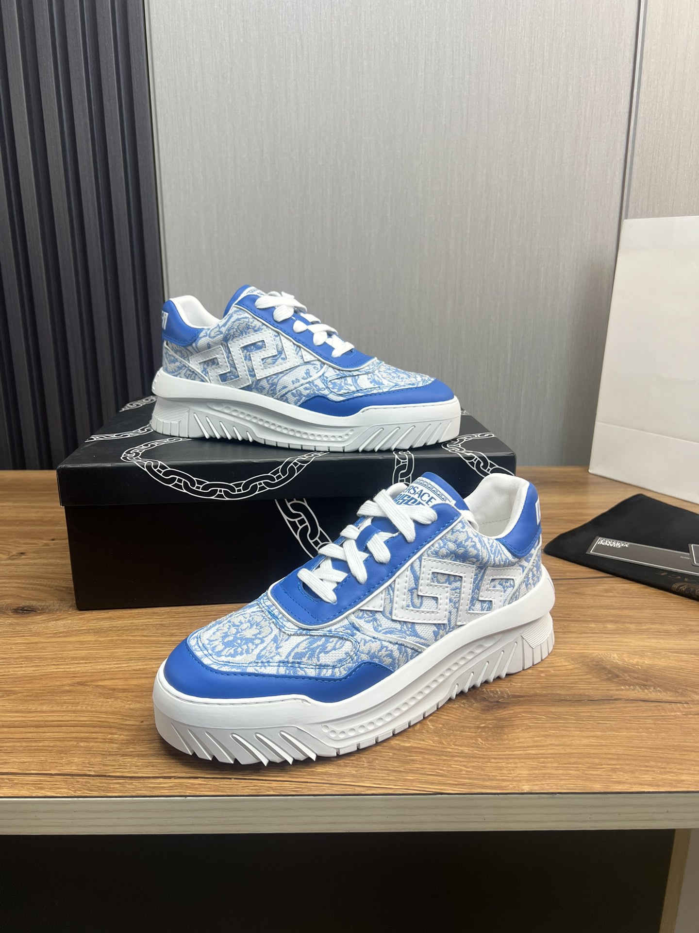 VersaceSHOES