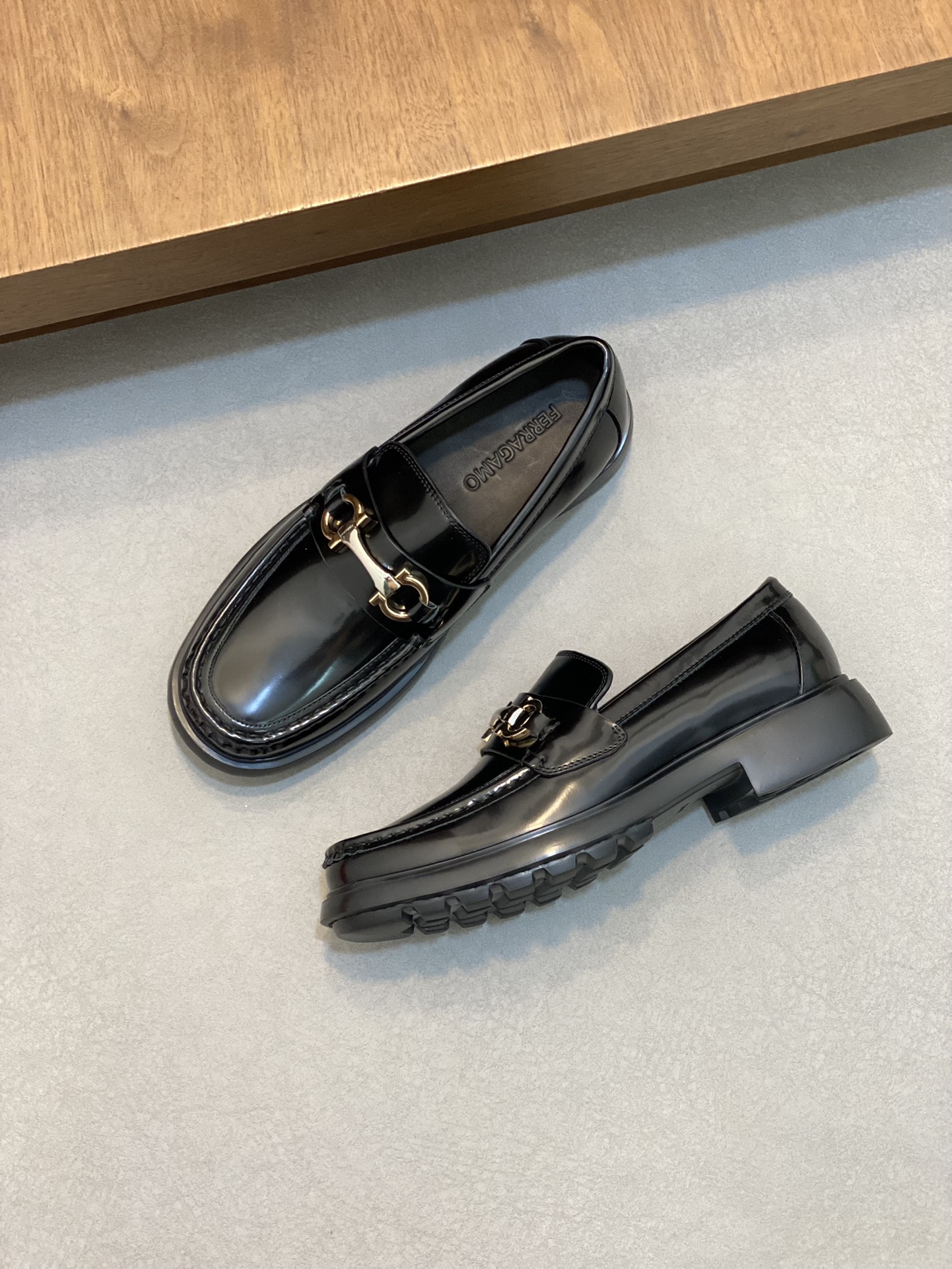 FerragamoSHOES