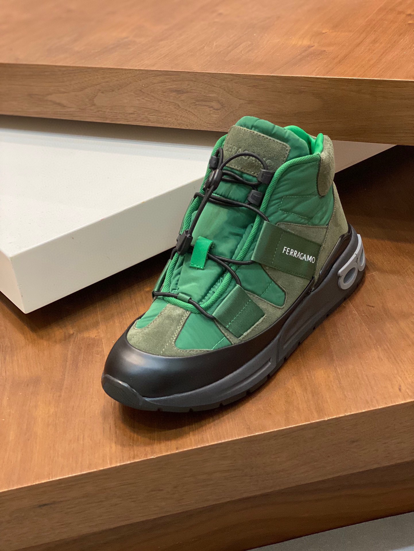 FerragamoSHOES