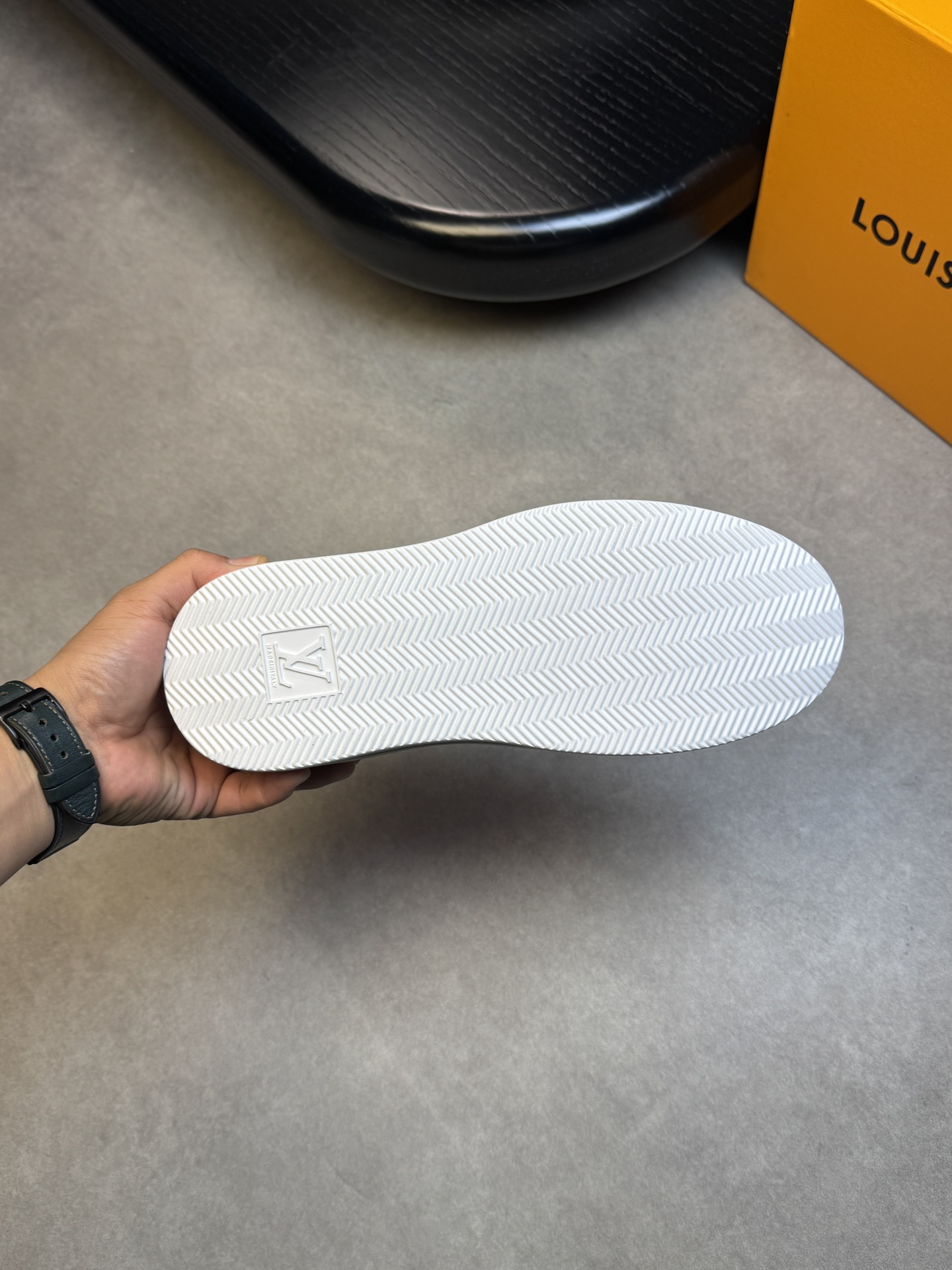 LVShoes