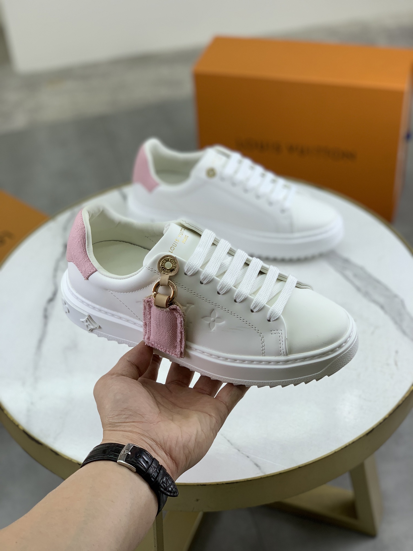 LVShoes