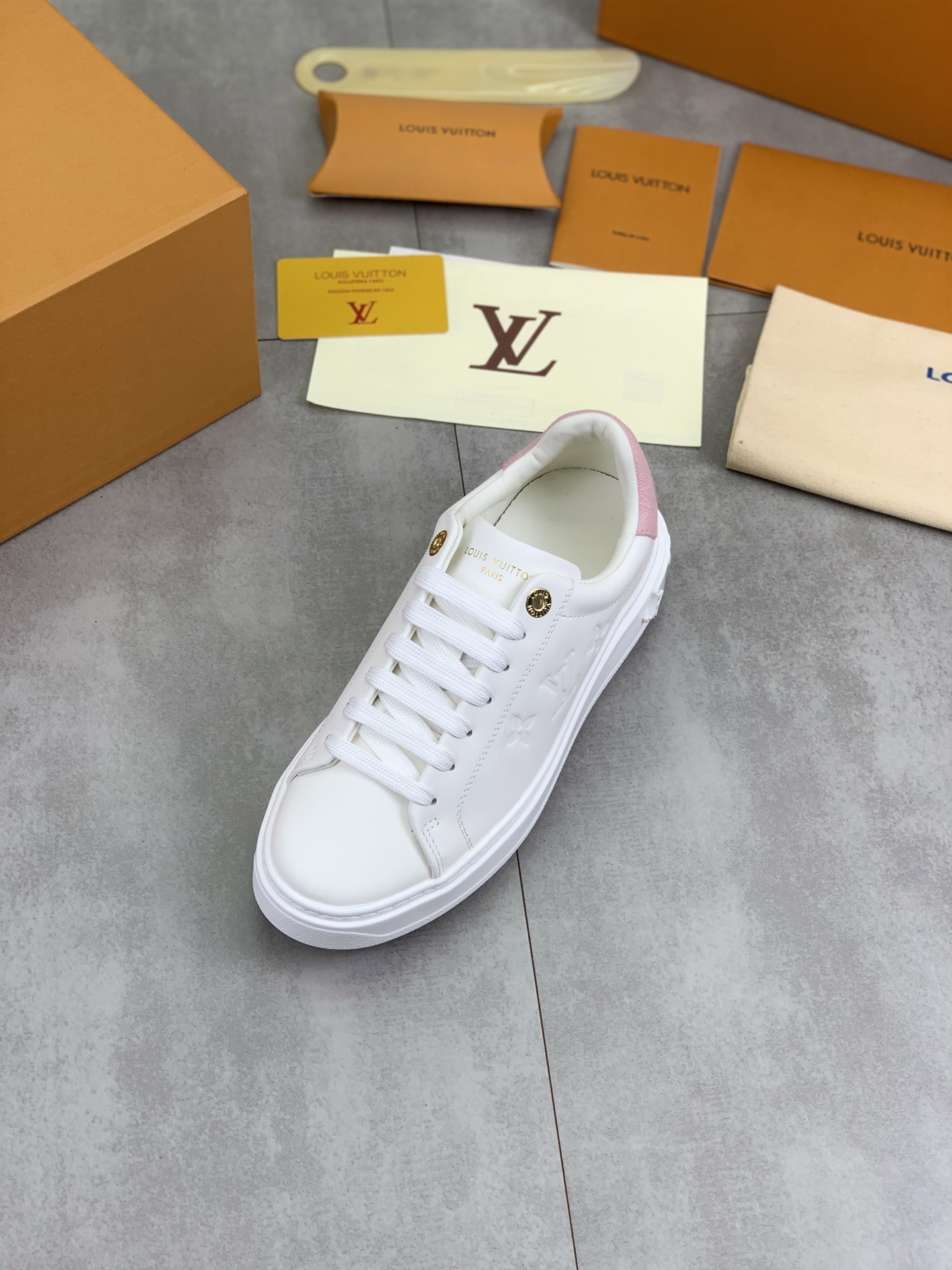 LVShoes