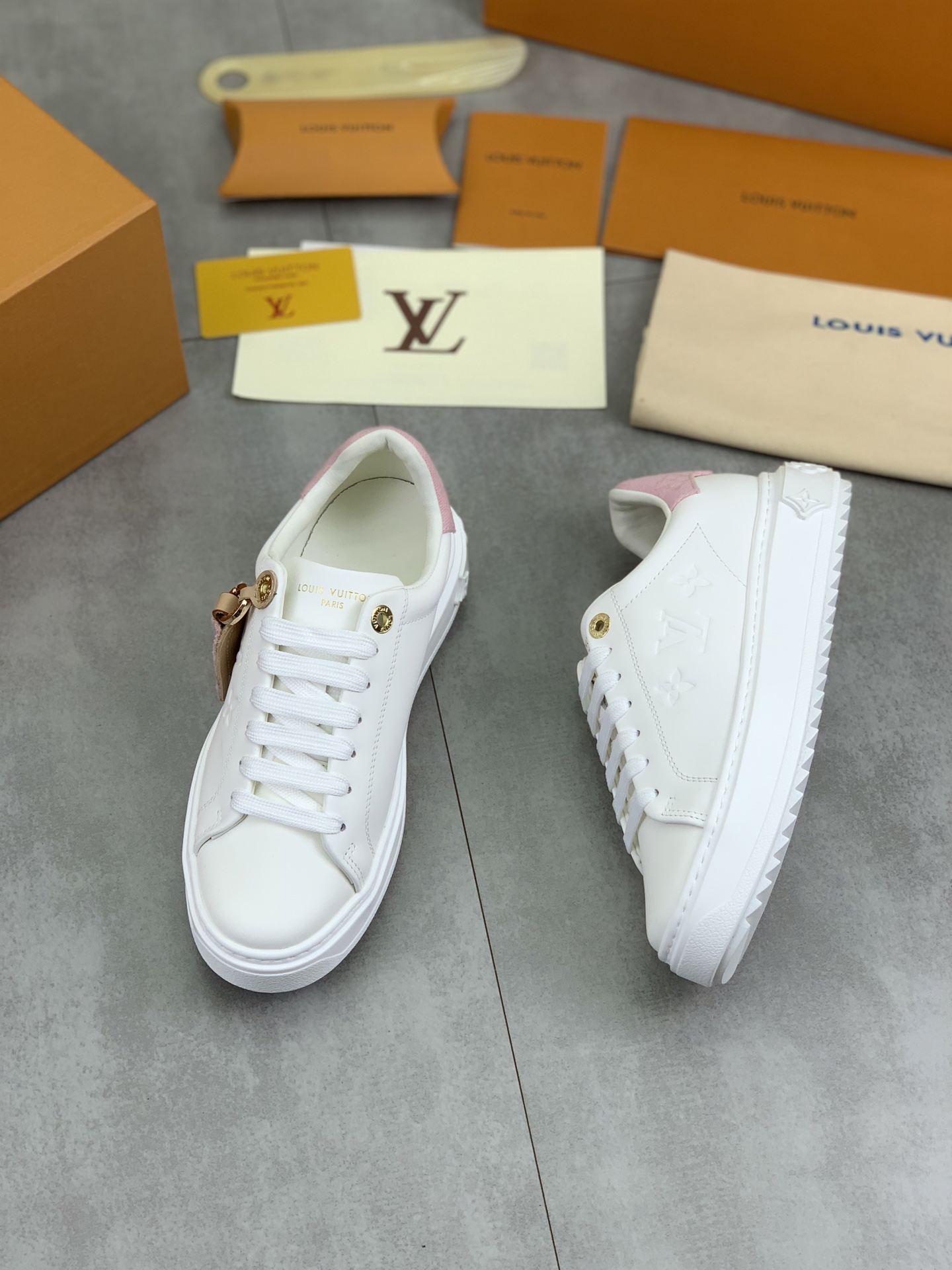 LVShoes