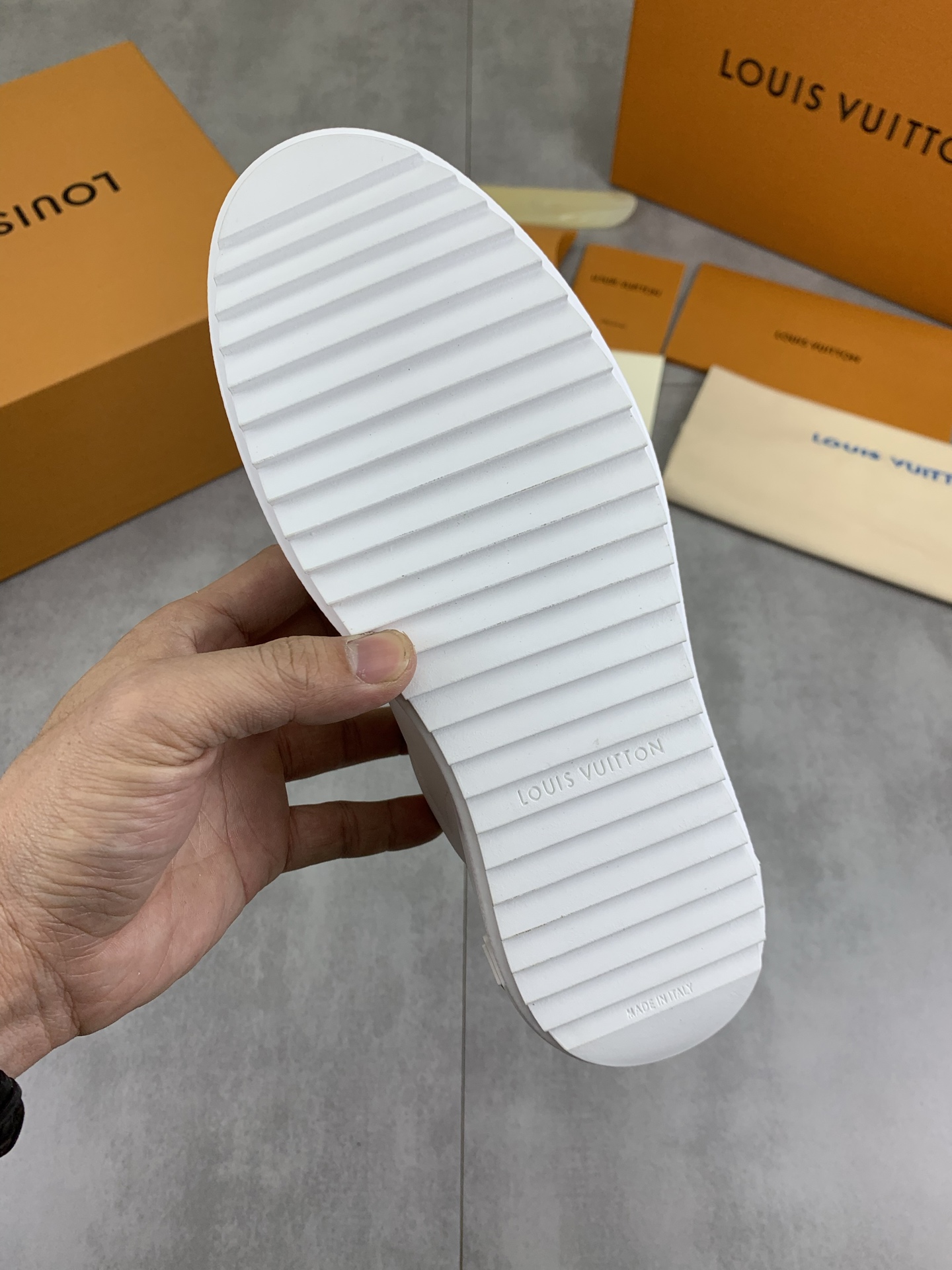 LVShoes